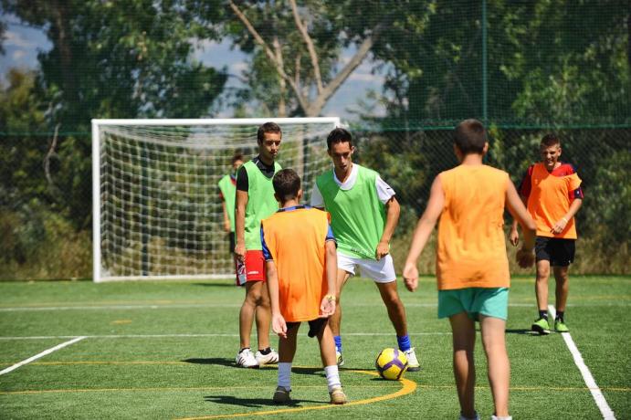 Villaggio con Campi Sportivi piscina ed animazione 