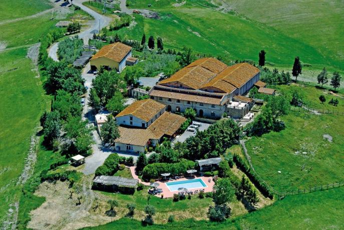 Agriturismo a Volterra con piscina in campagna 