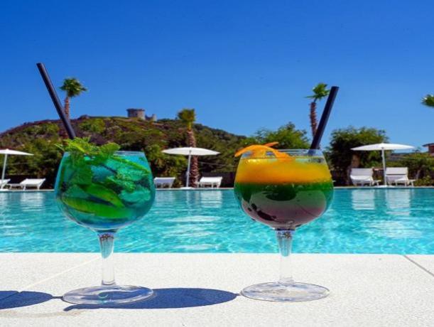 Aperitivo a Bordo Piscina