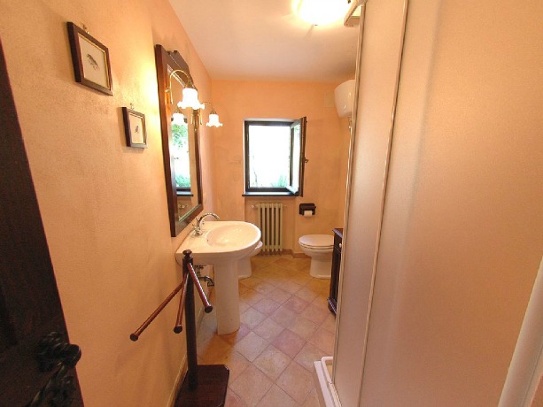 Bagno privato con doccia economico Orvieto 