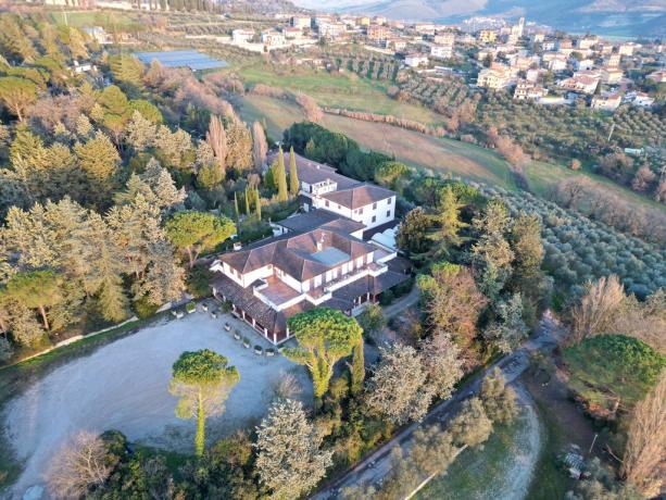 Hotel economico a Magione con piscina