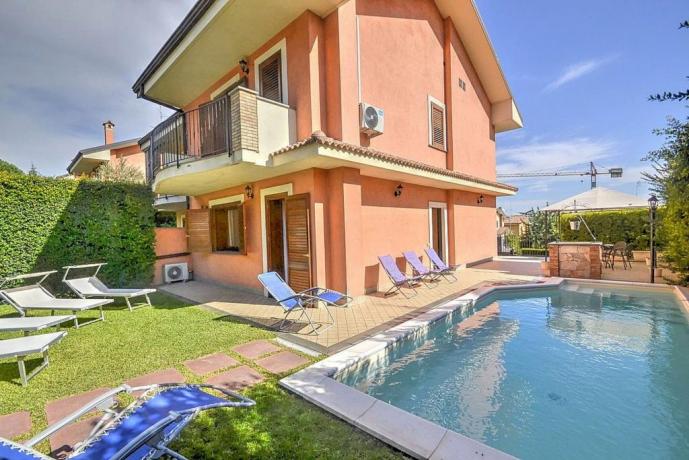 Last Minute WEEKEND in Villa da 2 a 16 posti letto con Cucina attrezzata e Piscina, taverna con camino con Bonus Vacanze Accettato