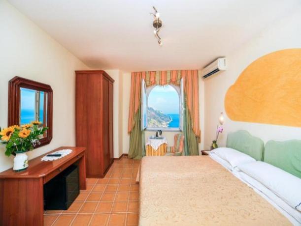 Camera Matrimoniale Vista Mare in Hotel