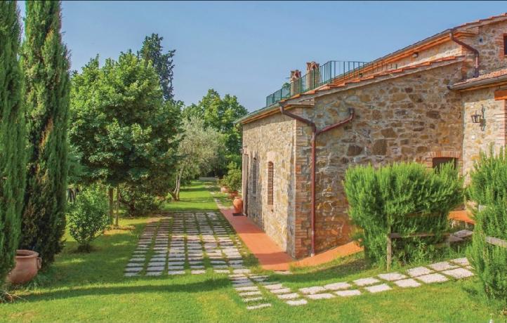Antico Casale Umbro per Vacanza con giardino
