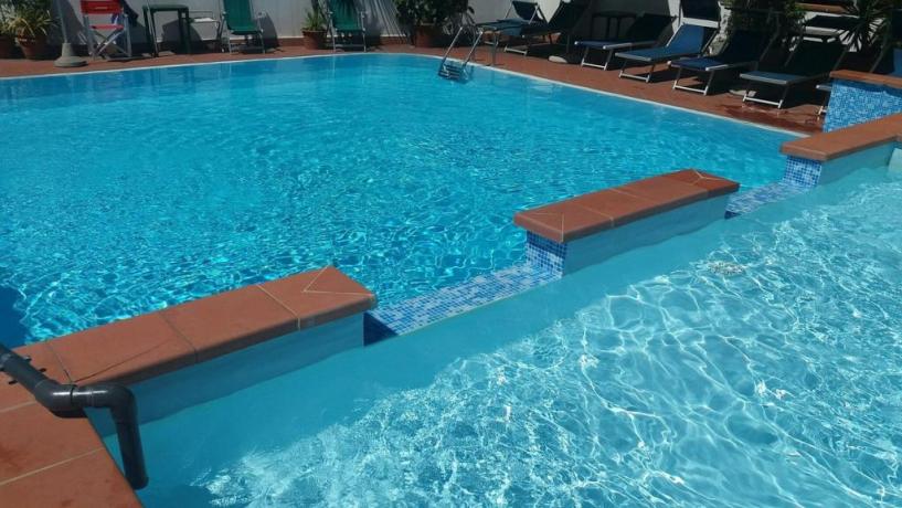  piscina-solarium Hotel 3 stelle Diano-marina-Imperia