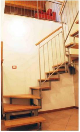 scala con struttura in ferro a Z