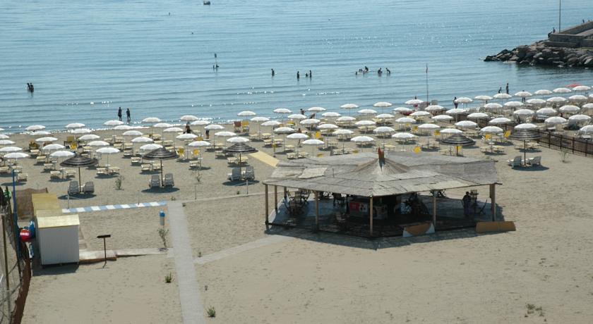 Spiaggia privata hotel a terracina 