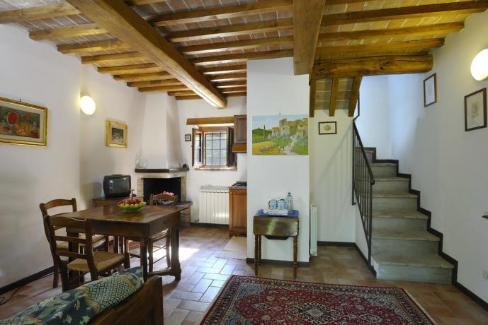 Appartamento con camino e soggiorno a Corciano