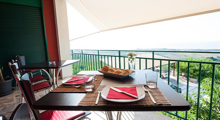 colazione in terrazza B&B Partanna Trapani