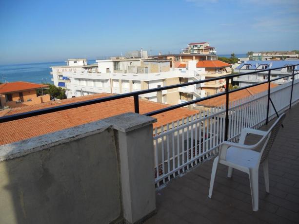 Balcone con vista mare Hotel in Abruzzo