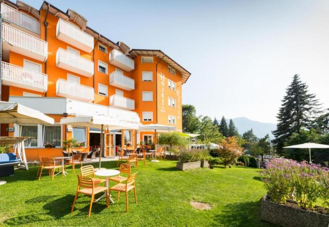 Giardino Esterno in Hotel in Trentino 