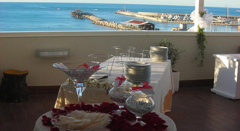 Spiaggia di Fano dalle Camere Fronte Mare 