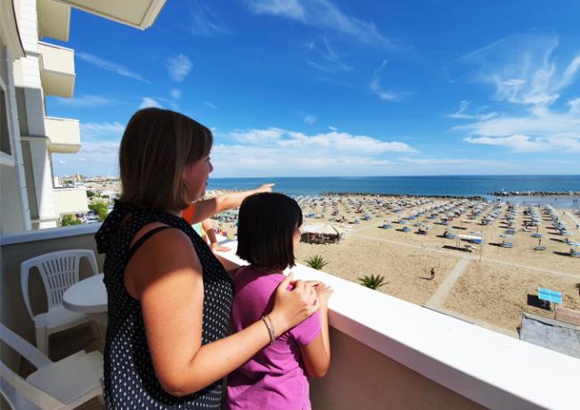 Hotel rimini sulla spiaggia vicino al centro