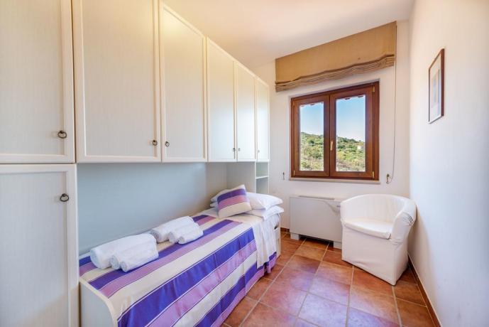 Camera con letto singolo e armadio casa-vacanza Laureana-Cilento