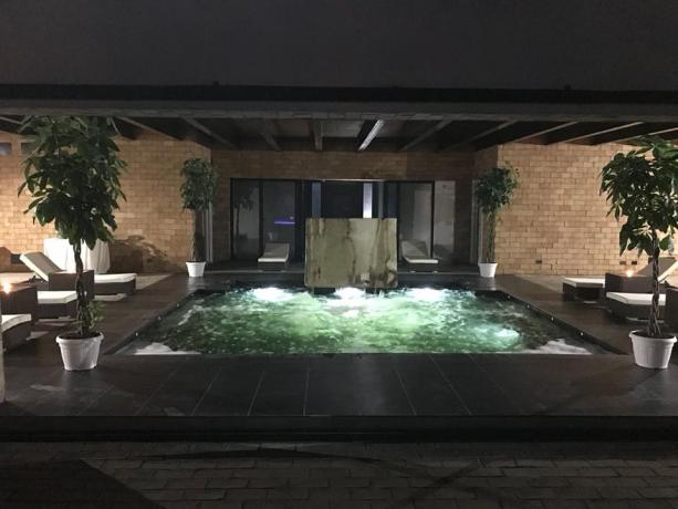 SPA notturna con idromassaggio in hotel a Sabaudia