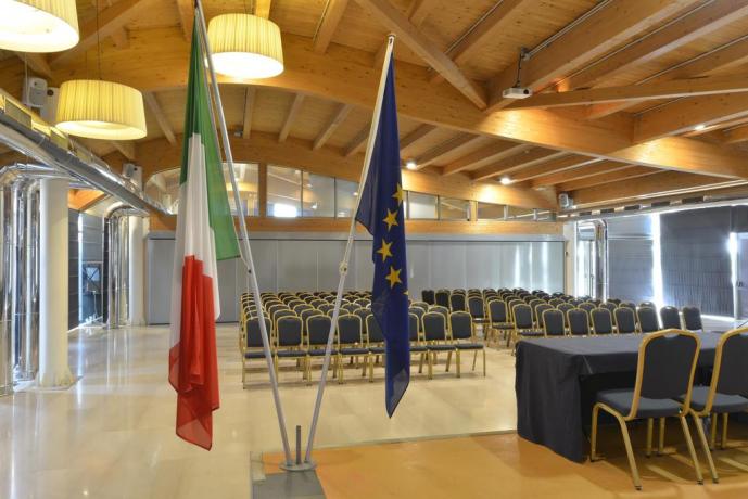 Grande Sala Congressi attrezzata in hotel4stelle Lecce  