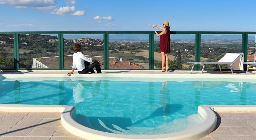 Piscina in Terrazza con solarium Chianciano Terme  