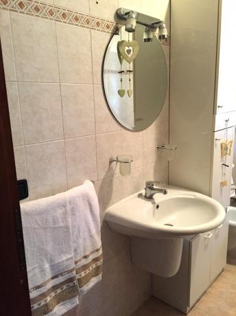 Grande Bagno con Vasca e Doccia