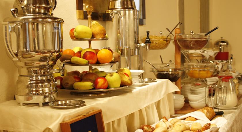 Colazione a buffet nell'Hotel di Milano 