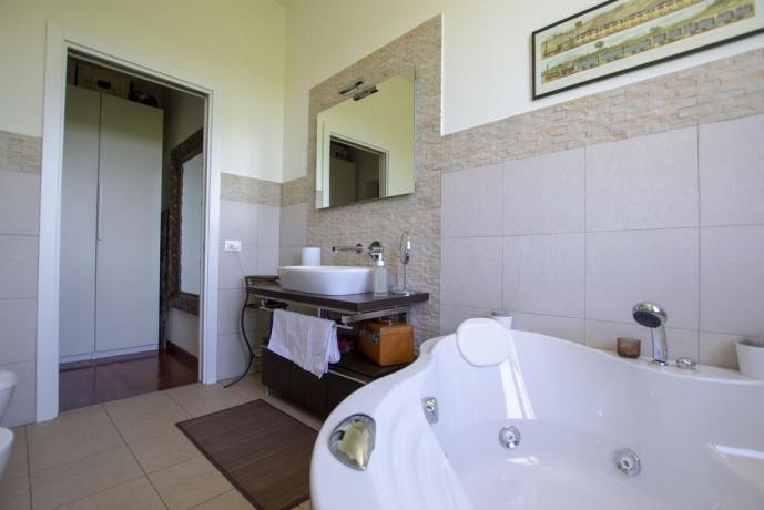 Bagno privato con vasca idromassaggio in villa lusso-Chianti 