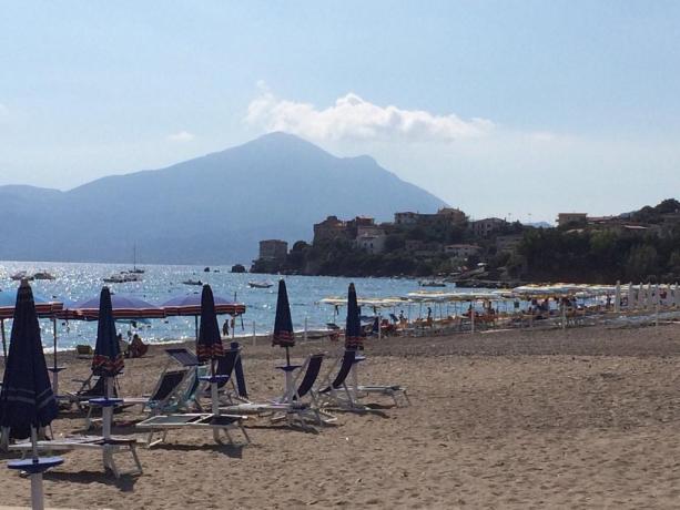 Spiaggia-privata-Hotel-Fronte-mare-Cilento-Villammare 