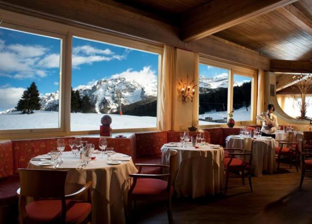 Sala ristorante con vista Campo Carlo magno 