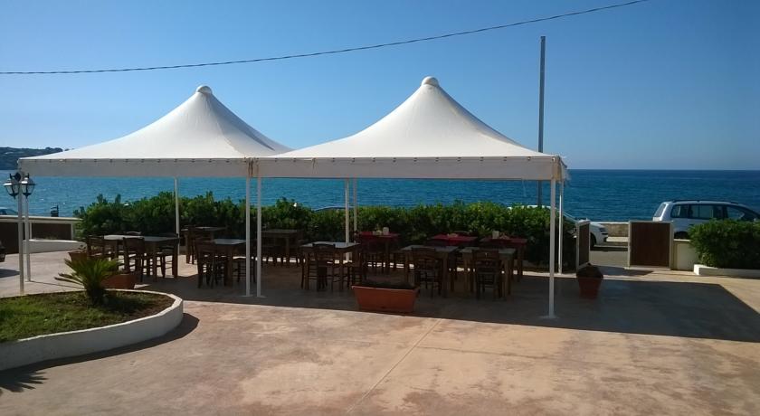 Spiaggia convenzionata a pochi passi dall'Hotel 