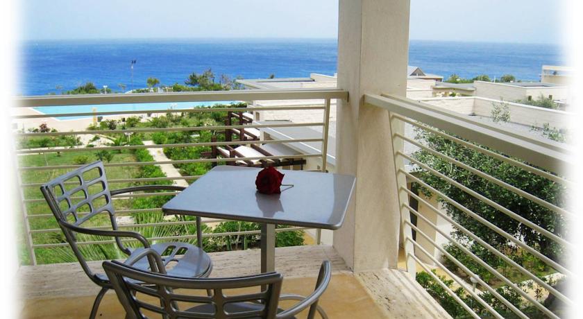 Villaggio fronte Mare con Piscina a Parghelia
