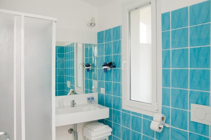 Bagno privato con Doccia e Asciugacapelli 