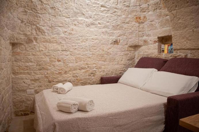 Divano letto con kit cortesia trullo a Locorotondo