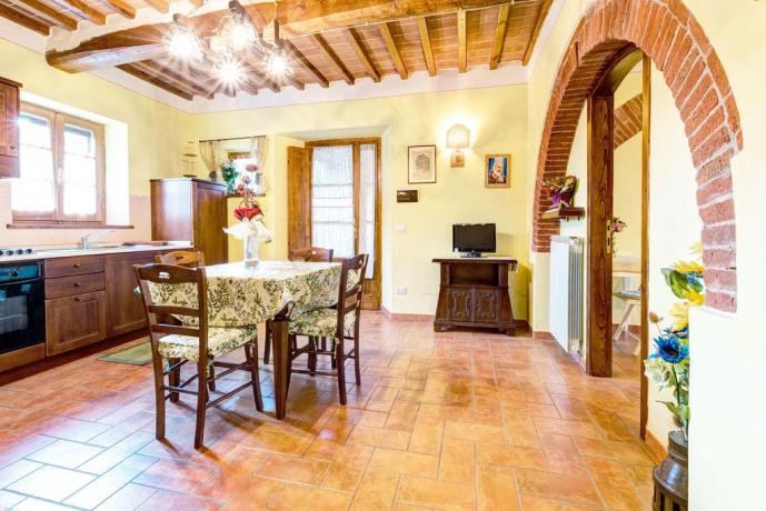 appartamenti attrezzati in casale vicino firenze