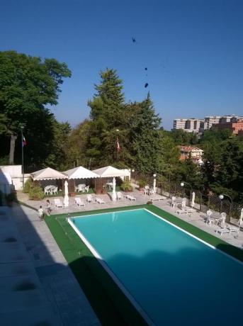 Hotel con Piscina esterna Atri