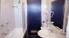 Bagno privato in camera con doccia ad Anzio