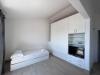 soggiorno con divano letto in appartamento trilocale
