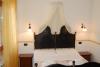 A Macerata casa vacanze con letto a baldacchino