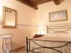 Camere con arredamento stile umbro