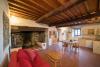 Salone con Cucina e Camino vicino Firenze