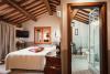 Camera Moliere soffitto Travi legno villa Capricci