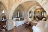 Soggiorno piano-terra Villa Tenuta Assisi vista piscina