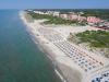 Lunghissima spiaggia davanti al resort 