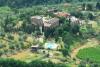 Agriturismo visto dall'alto con piscina vicino Chiusi