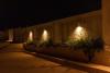Masseria a Manduria antiche Mura di cinta illuminata