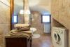 Terzo bagno con doccia, zona lavanderia 