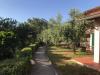 Casali con Porticato e Giardino con Tavoli-Sedie