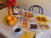 Colazione a buffet con prodotti locali a Spello