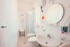 Bagno con doccia camera family hotel Corigliano-calabro