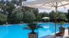 piscina a scalea in resort