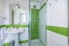 bagno spazioso con doccia 