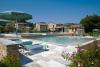 residence con piscina per bambini e adulti 