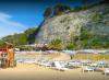 Spiaggia privata con  lettini e ombrelloni rodi-garganico